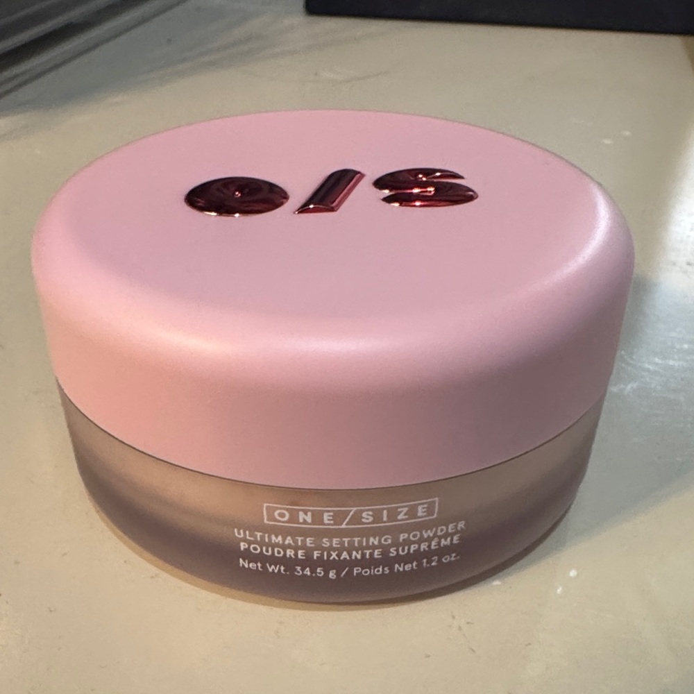 ONE/SIZE Setting Powder in Pink and Silver